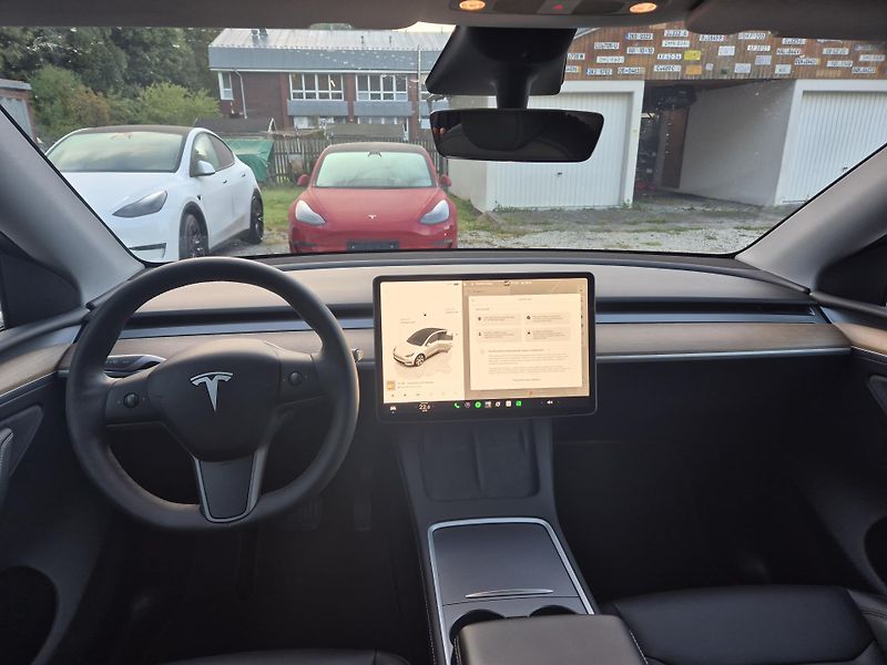 Tesla Model Y LONG RANGE DUAL MOTOR  92,7% - fotka 10 z 48
