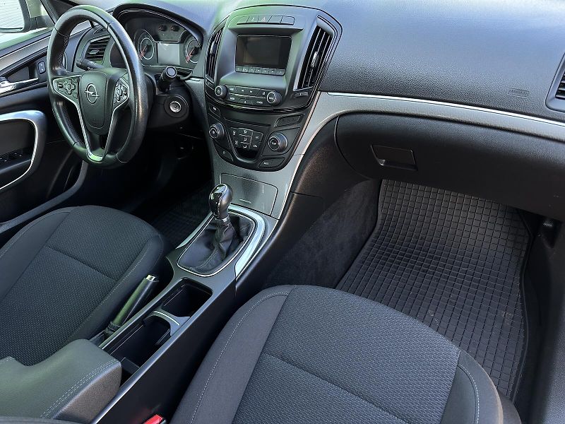 Opel Insignia 2.0CDTi 140PS Bluetooth USB CD - fotka 30 z 31