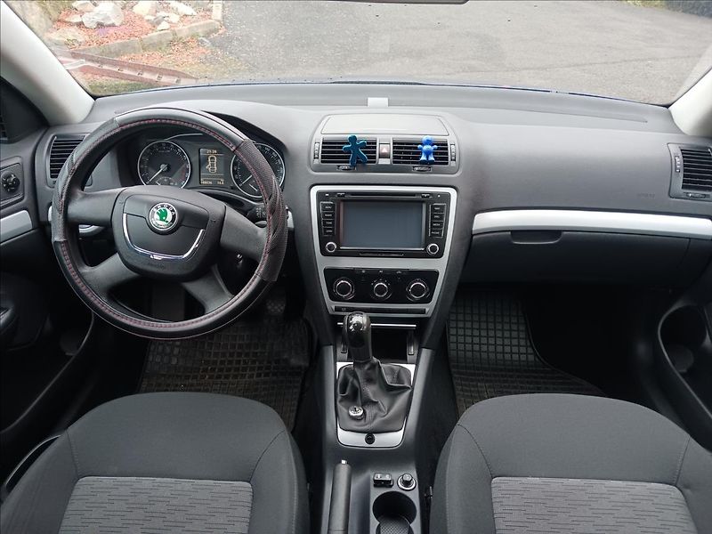 Škoda Octavia 1,6   TDI KOMBI 77KW AMBITION - fotka 9 z 20