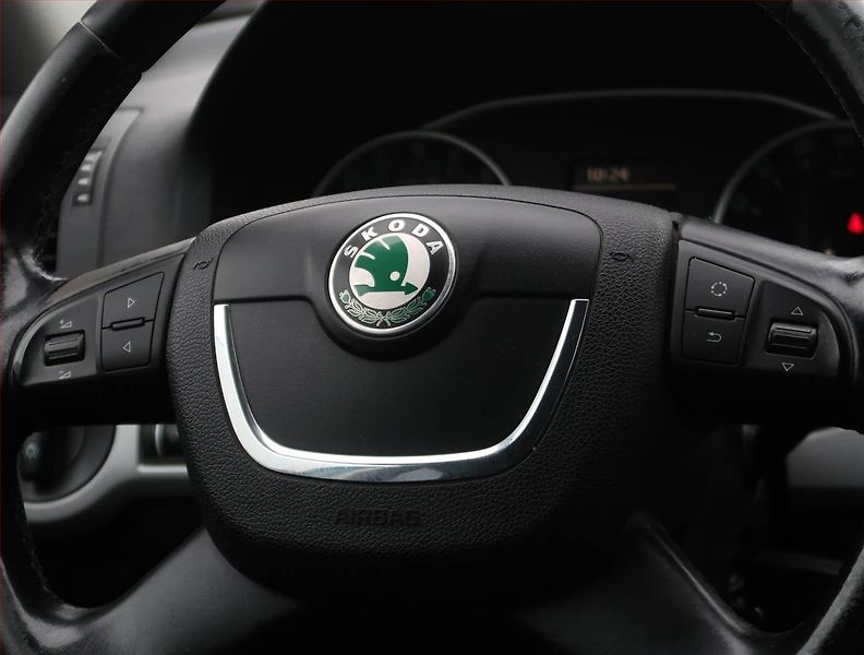 Škoda Octavia (2012) Ambition 1.6 TDI, Tempomat - fotka 19 z 19