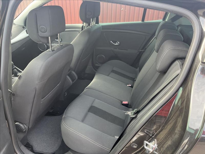 Renault Mégane 1,6 i KLIMA ALU 2x KOLA - fotka 13 z 36
