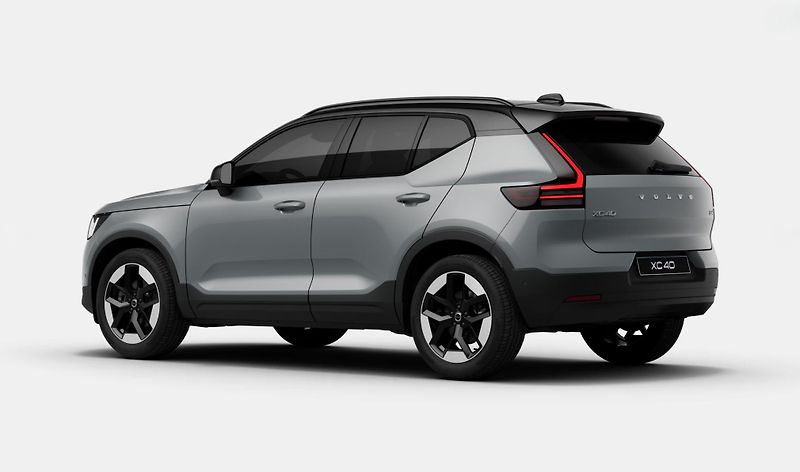 Volvo XC40 (2026) B4 ULTRA DARK AUT - fotka 3 z 13