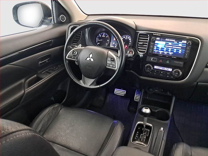 Mitsubishi Outlander (2015) 2.2 DI-D, 4X4, Automat - fotka 7 z 18
