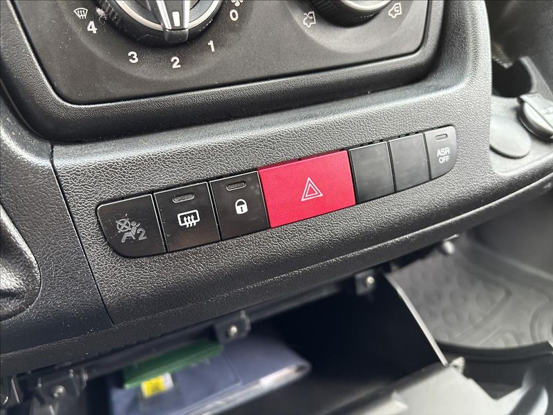 Peugeot Boxer 2,2 BHDI 103kW L2 Kombi Van - fotka 31 z 34