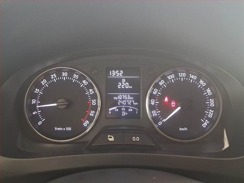 Škoda Rapid (2013) 1.6 TDI, ČR,1.maj - fotka 11 z 19