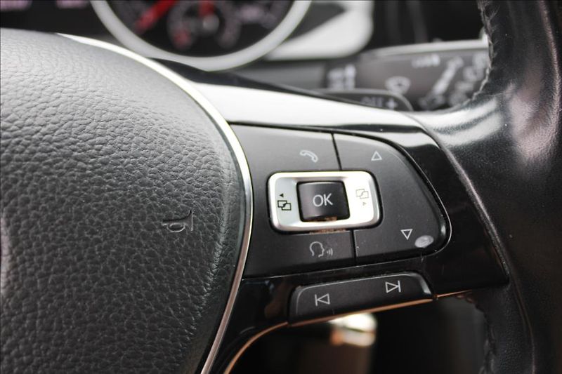 Volkswagen Golf 2,0 TDi  XENONY, AUTOMAT - fotka 18 z 29