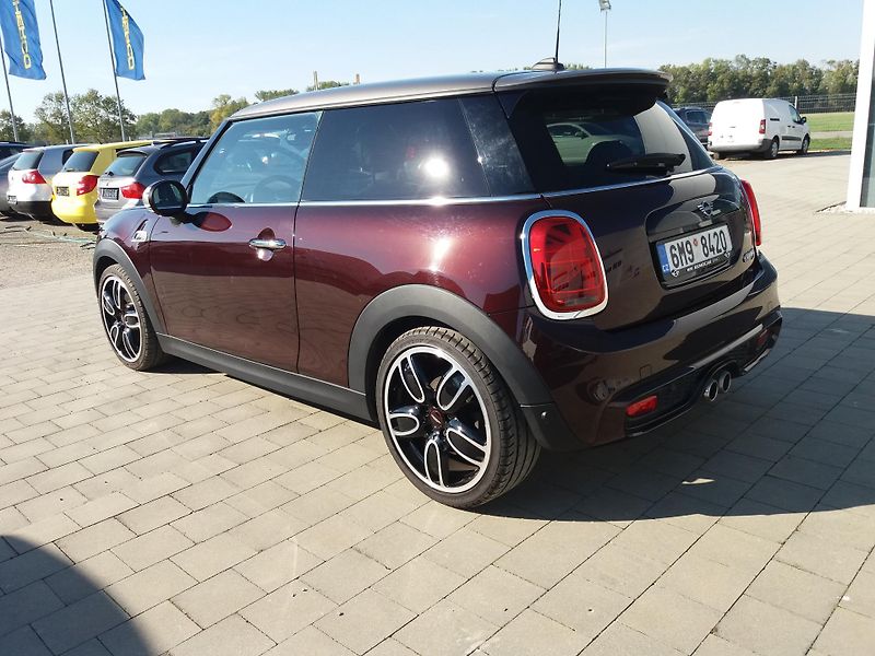 Mini Cooper S 2.0i,141kW,1.MAJ-ČR!17.Tis-km! - fotka 6 z 29