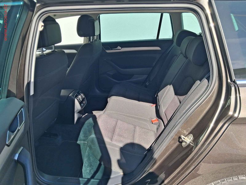Volkswagen Passat (2015) 2.0 TDi, 1.maj, AC, temp - fotka 10 z 19