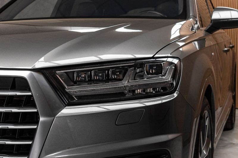 Audi Q7 3.0TDI REZERVACE - fotka 44 z 51