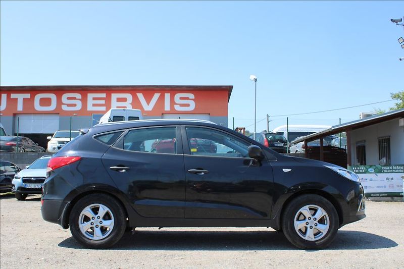 Hyundai ix35 2,0 i  KLIMA,STK 5/2028,TAŽNÉ - fotka 4 z 30