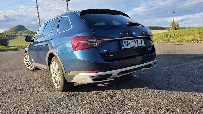 Škoda Superb (2022) - fotka 21 z 32