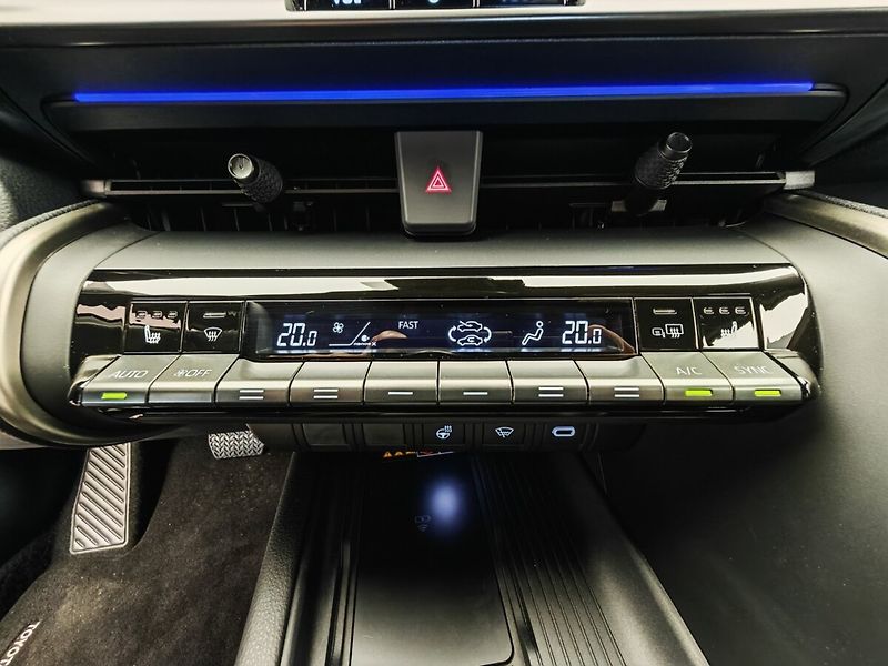 Toyota C-HR 2.0 Hybrid 4x2 Executive - fotka 40 z 46