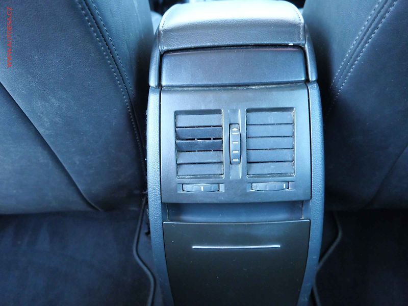 Škoda Octavia (2011) 1.6TDi, Elegance - fotka 21 z 23