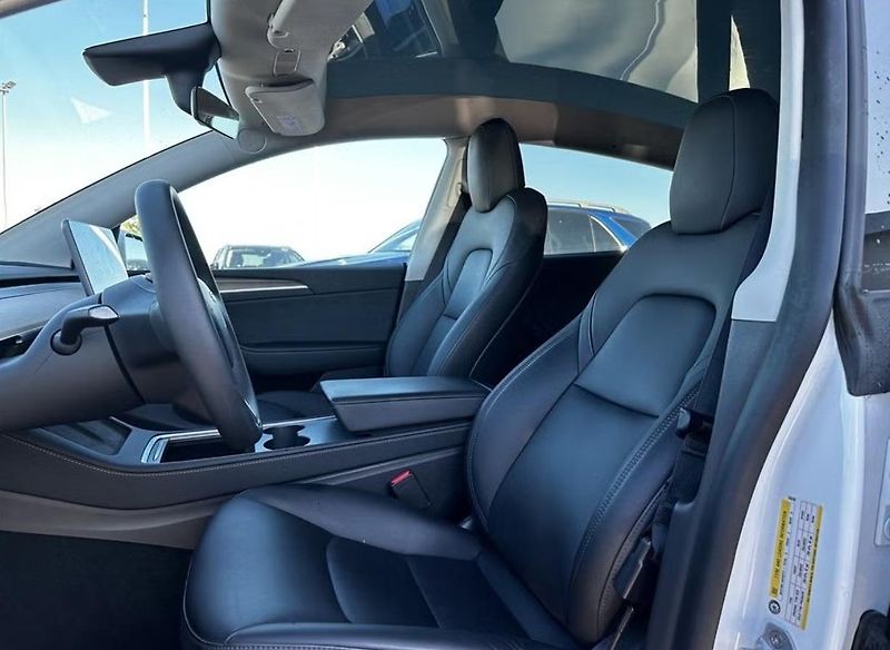 Tesla Model Y Long Range AWD FSD  - fotka 5 z 6