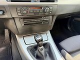 BMW Řada 3 (2005) 325i MANUÁL XENONY SPORTSITZE - náhled 17