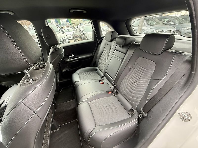 Mercedes-Benz Třídy B (2020) 180 d - fotka 18 z 36