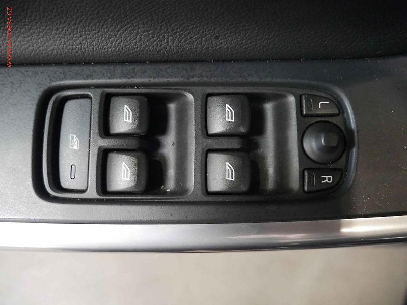 Volvo S60 (2015) 1.6 D3, 1.maj, AC, temp - fotka 17 z 18