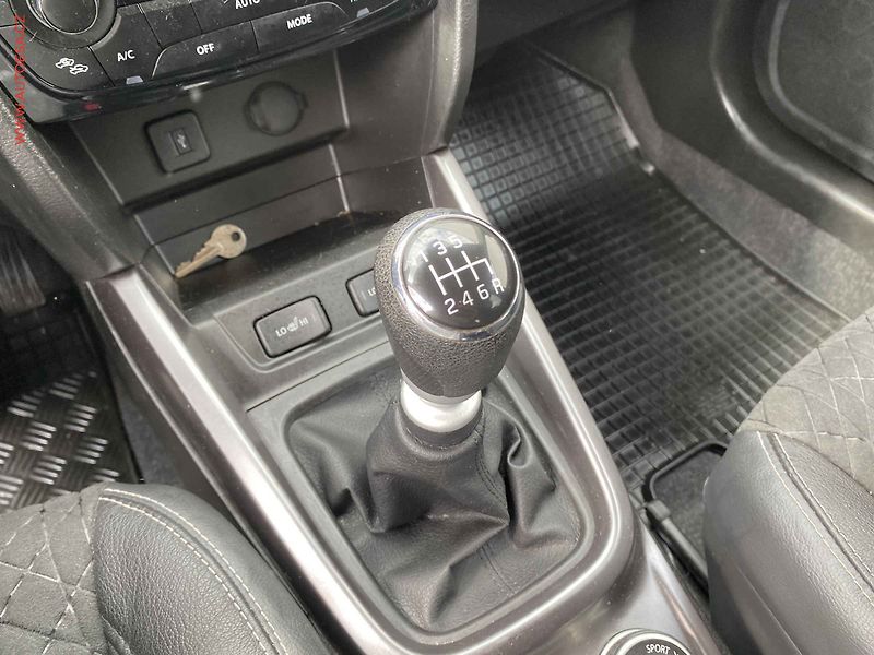 Suzuki Vitara (2019) 1.4BoosterJet 4x4, ČR, AC - fotka 16 z 19