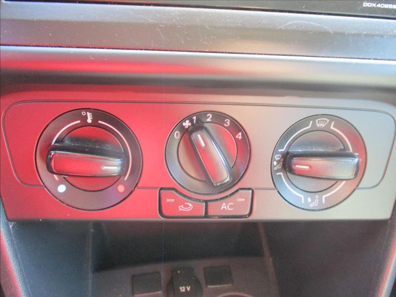 Volkswagen Polo 1,2 i,klimatizace, ABS,ASR, - fotka 24 z 31