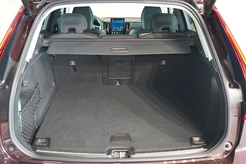 Volvo XC60 B5 AWD PLUS Dark LCI, H/K, LED - fotka 14 z 48