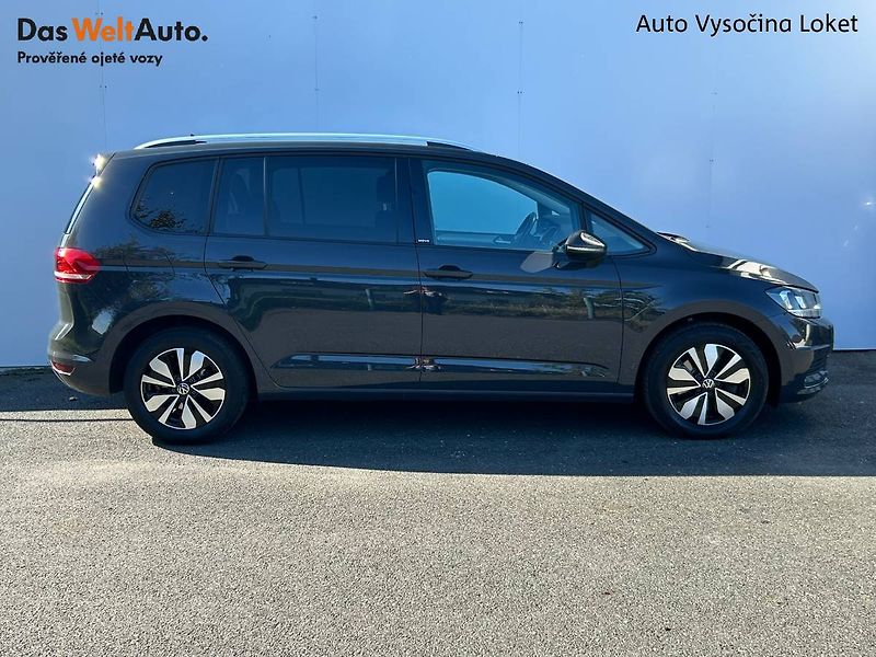 Volkswagen Touran (2023) 1.5 TSI 110kW manuál - fotka 31 z 35