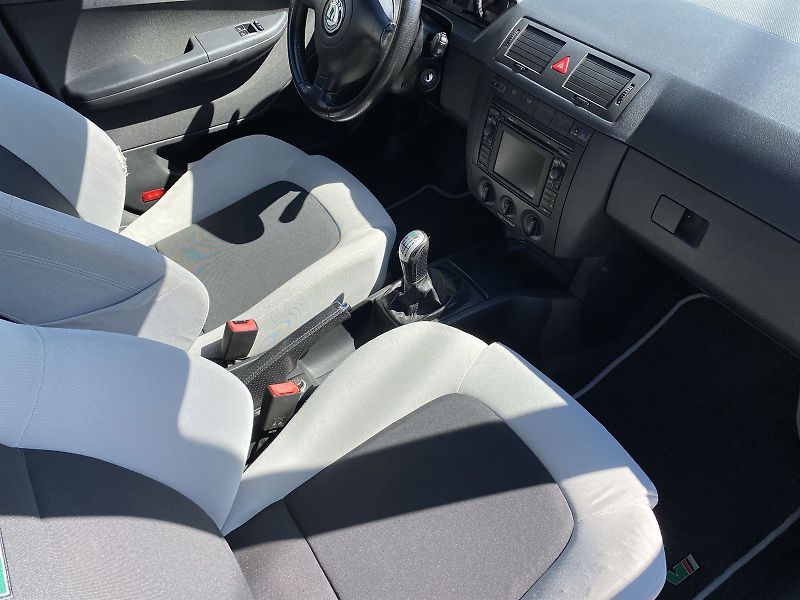 Škoda Fabia (2006) 1.9 TDI RS - fotka 8 z 24