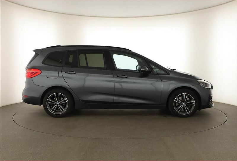 BMW Řada 2 (2020) 218d Gran Tourer, Automat - fotka 6 z 18