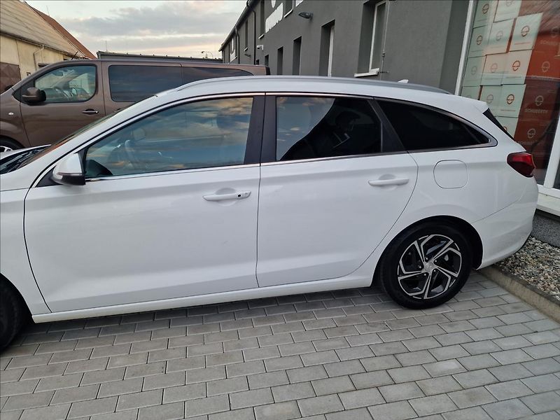 Hyundai i30 1.0 T-GDI Smart Kombi,ČR,1Maj - fotka 39 z 50