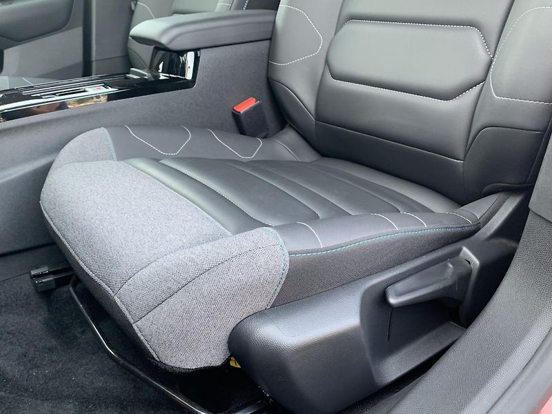 Citroën C4 X SHINE 1.2 PureTech - fotka 27 z 30