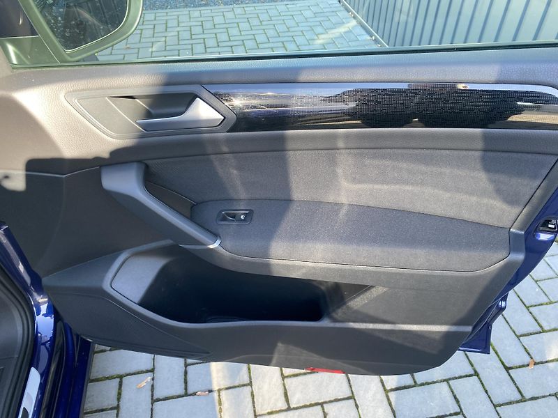 Volkswagen Touran 1.4TSI 110kW- 1xMAJ.-LED- NAVI - fotka 45 z 50