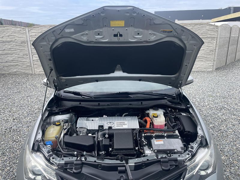 Toyota Auris 1.8i 16v HYBRID AUT SERVIS TOP - fotka 68 z 172