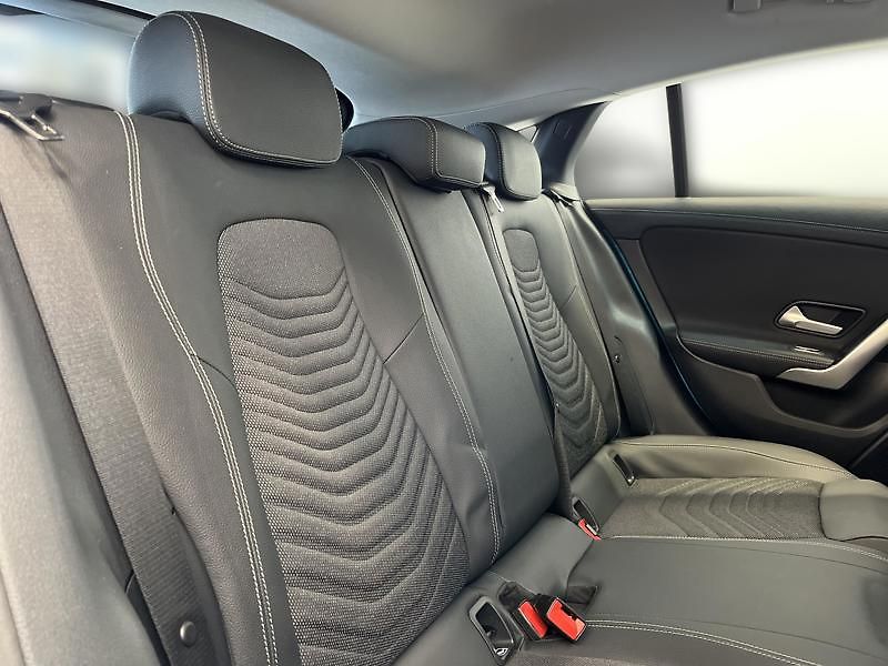Mercedes-Benz CLA 180d Shooting Brake Progressiv - fotka 20 z 21