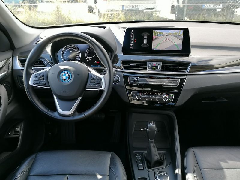 BMW X1 (2022) xDrive25e PHEV 162kW Plug in - fotka 8 z 43