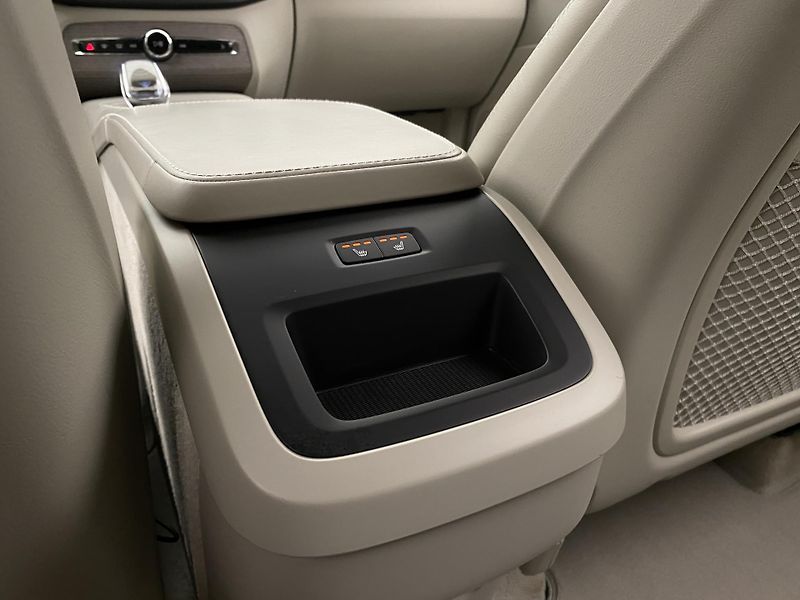 Volvo XC90 B5 AWD INSCRIPTION REZERVACE - fotka 31 z 54