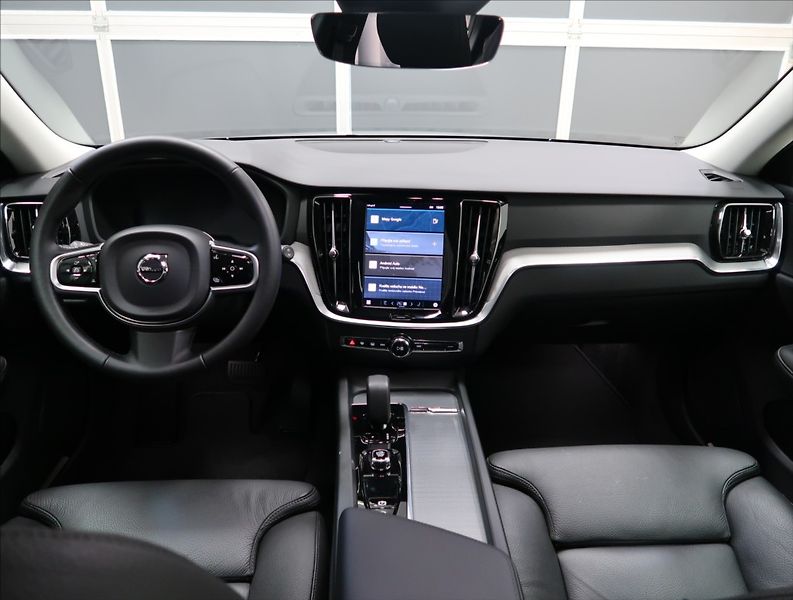 Volvo V60 2,0 B4 AT PLUS NAVI KAMERA ČR - fotka 13 z 24