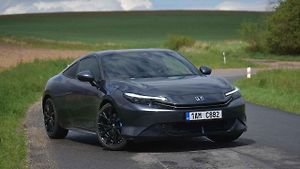 Na volných zatáčkovitých silnicích je Honda Prelude jako doma.