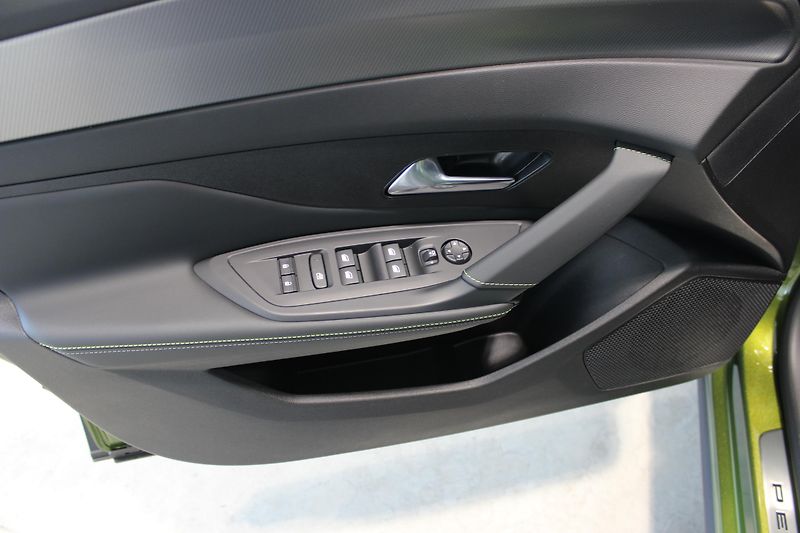 Peugeot 408 (2026) GT Hybrid 145 e-DCS6  - fotka 15 z 19