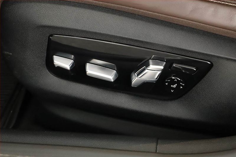 BMW Řada 5 (2022) 530e xDrive - fotka 18 z 22