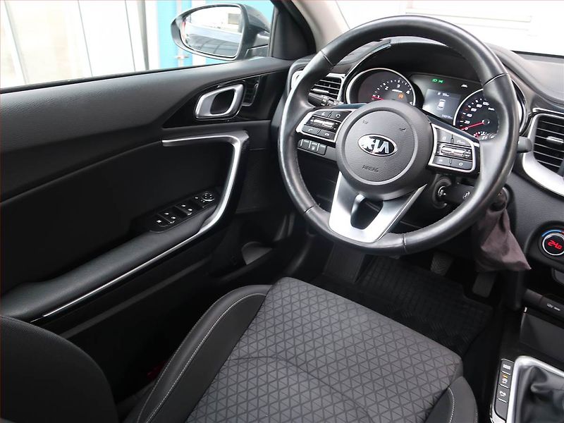Kia Ceed (2021) Gold 1.6 CRDi MHEV, Serv.kniha - fotka 7 z 17