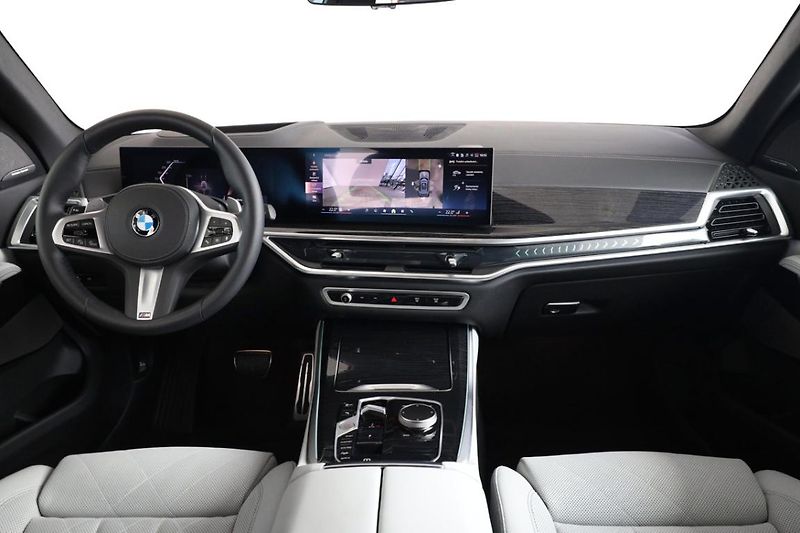 BMW X5 xDrive30d - fotka 5 z 27