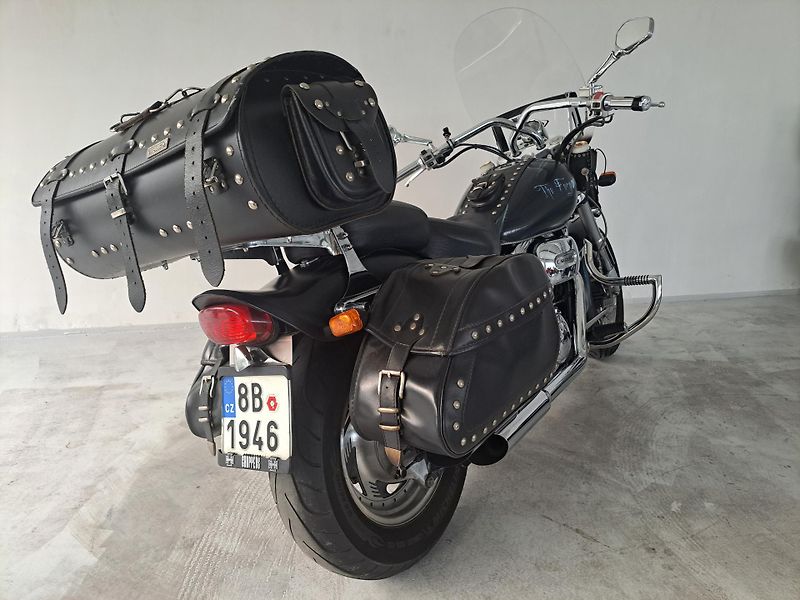 Suzuki VZ 800 Marauder - fotka 3 z 19