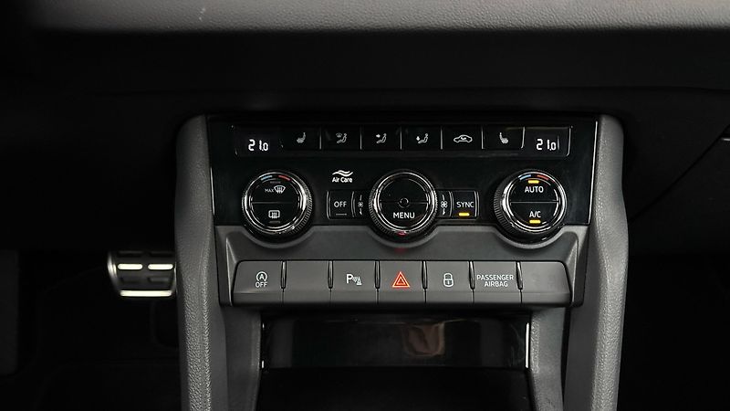 Škoda Karoq 1.5 TSI DSG Sportline - fotka 13 z 27