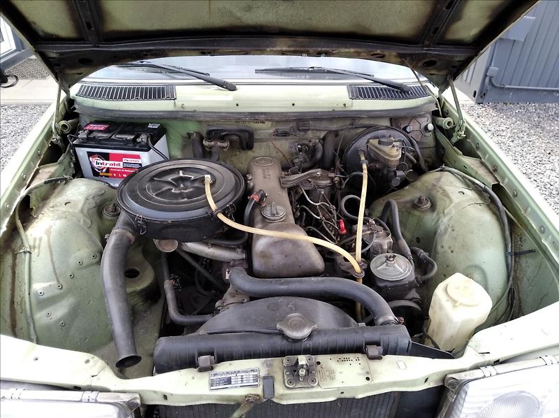 Mercedes-Benz 200 2,0   200 D 123 - fotka 13 z 13