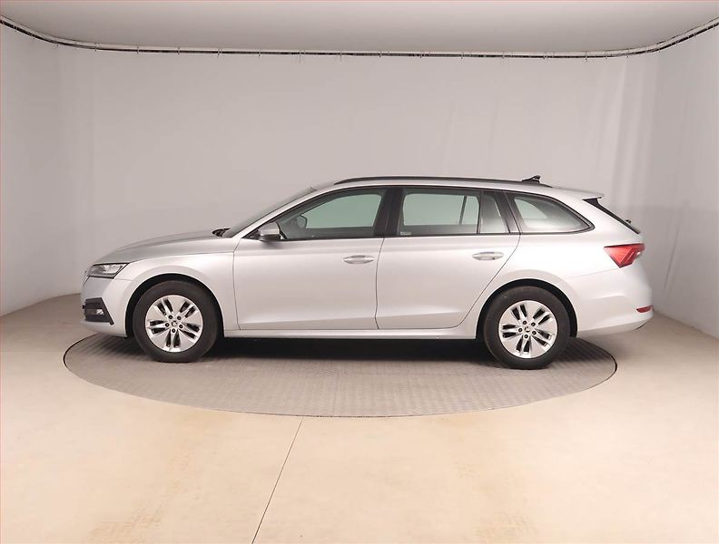 Škoda Octavia (2022) Ambition 2.0 TDI, ČR,1.maj - fotka 3 z 15