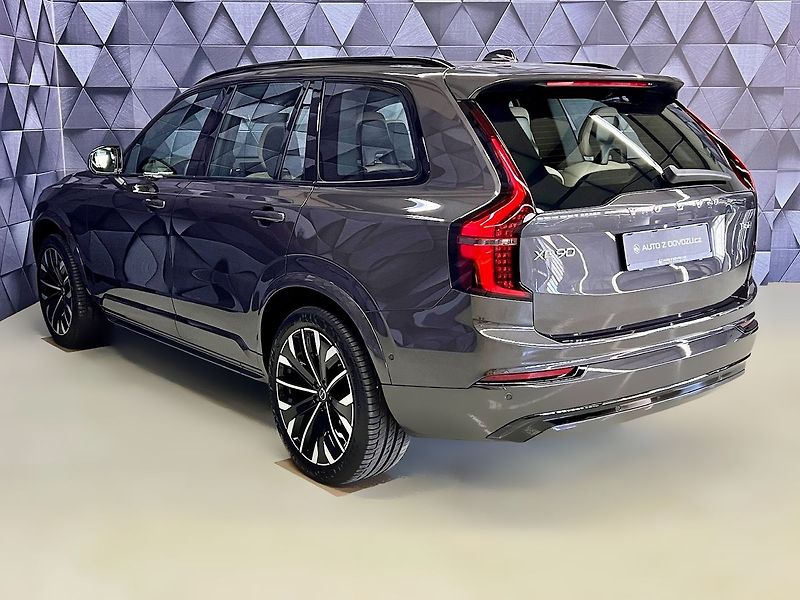 Volvo XC90 B5 AWD PLUS DARK, PANO, H&K - fotka 4 z 33