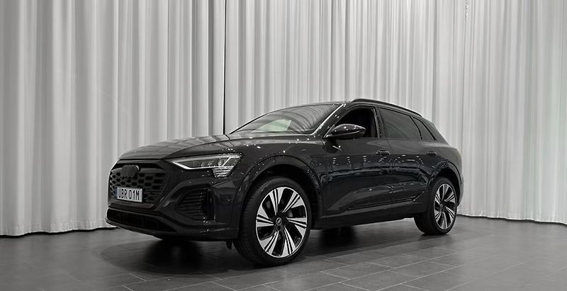 Audi Q8 e-tron 55 Q 360k Pano Tažné 4 zóny - fotka 1 z 19