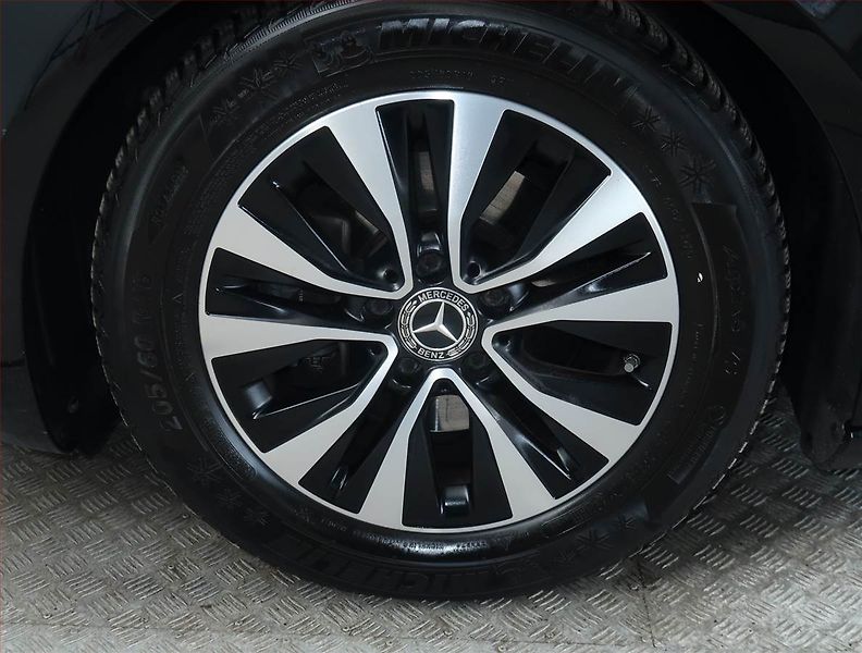 Mercedes-Benz Třídy A (2018) Style A 180 - fotka 14 z 18