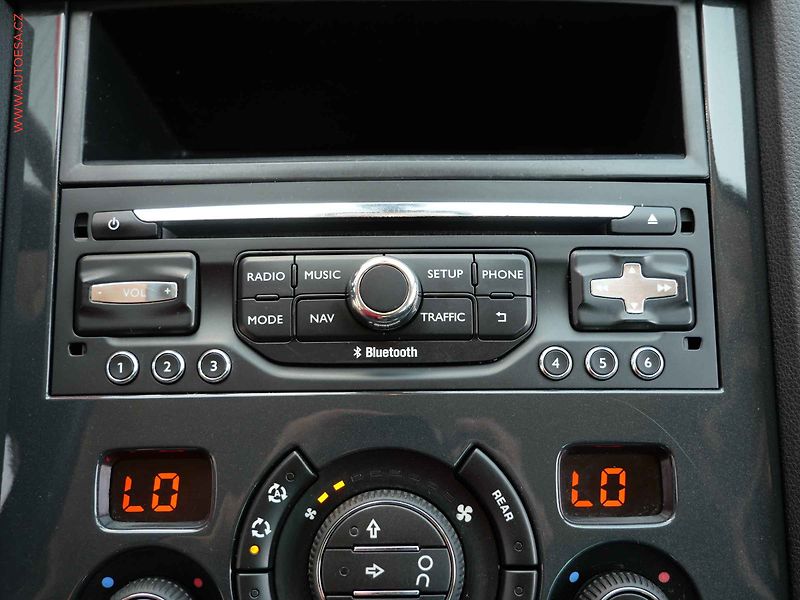 Peugeot 5008 (2015) 1.6 BlueHDi, ČR, Allure, navi - fotka 16 z 21