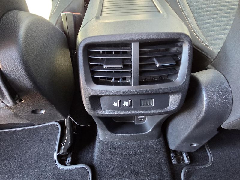 Peugeot Rifter (2024) 1.5BHDi 130 LONG GT EAT8 - fotka 16 z 32