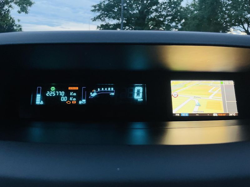 Renault Grand Espace 2.0dCi MANUÁL VÝHŘEV SENZORY - fotka 35 z 38
